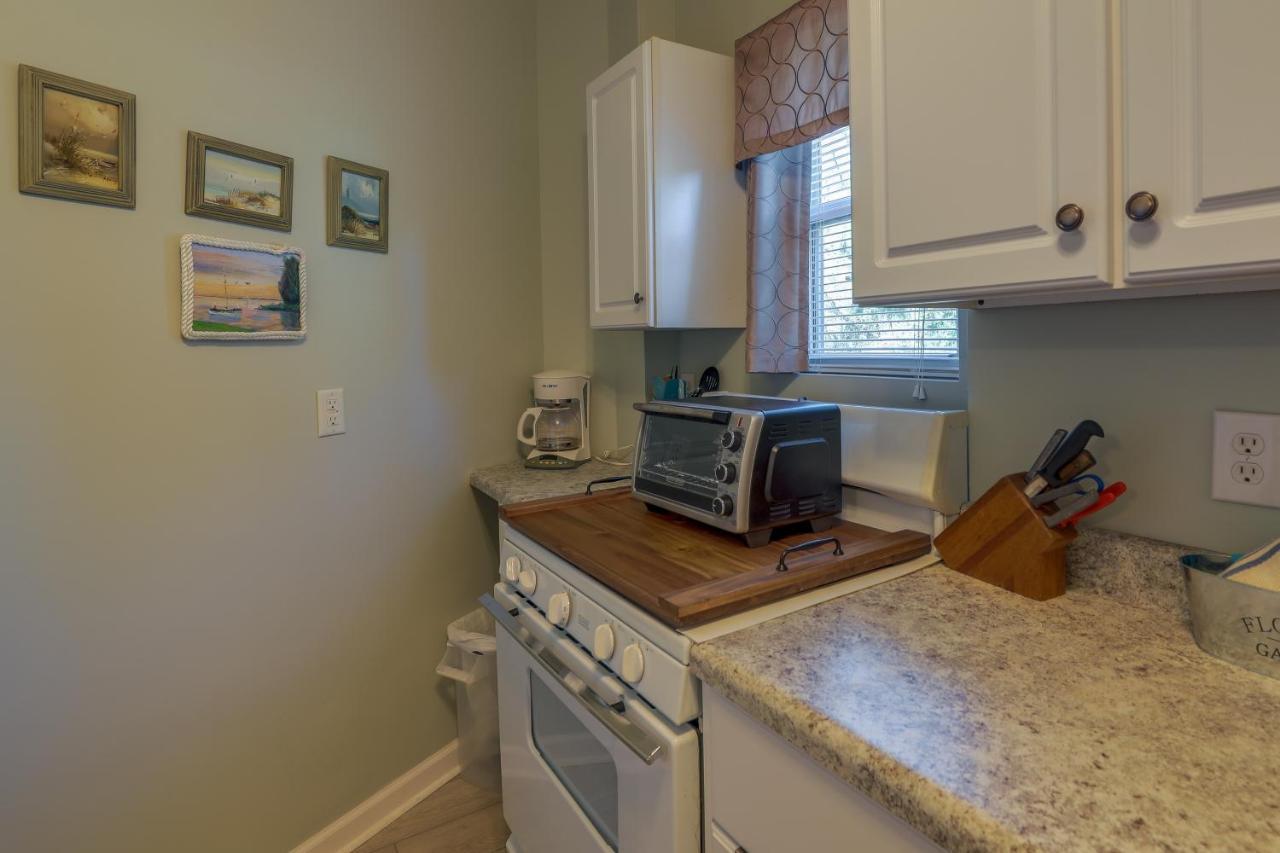 Sneads Ferry Vacation Rental Studio With Water Views Bagian luar foto