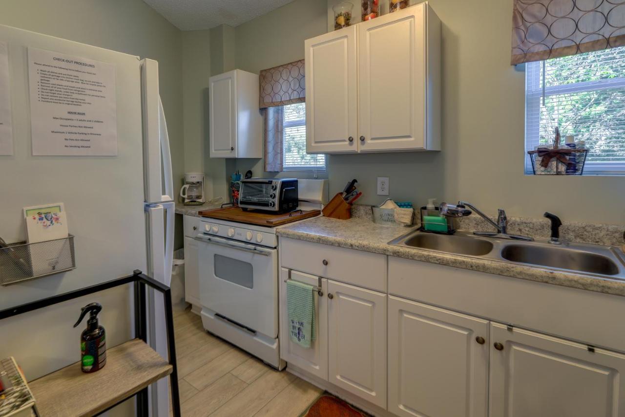 Sneads Ferry Vacation Rental Studio With Water Views Bagian luar foto
