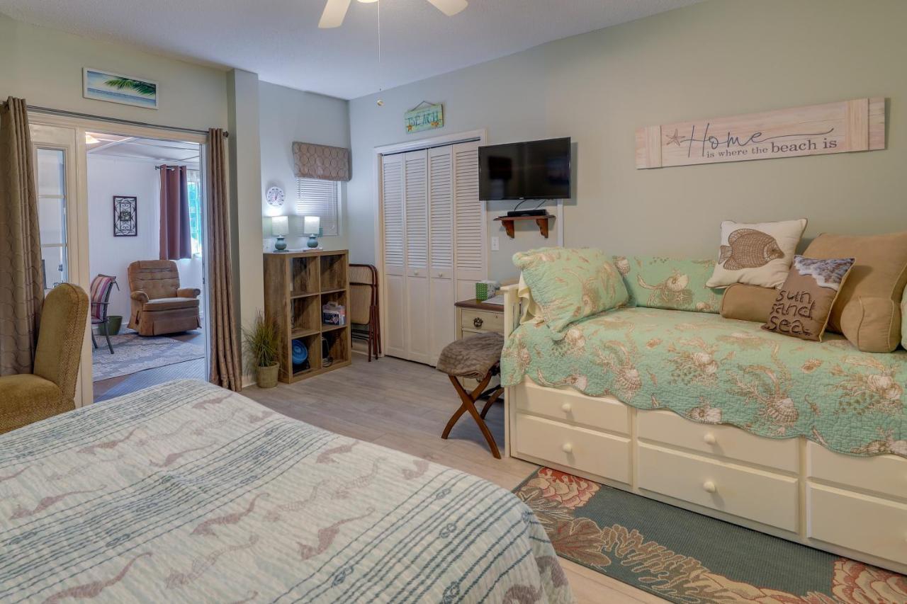 Sneads Ferry Vacation Rental Studio With Water Views Bagian luar foto