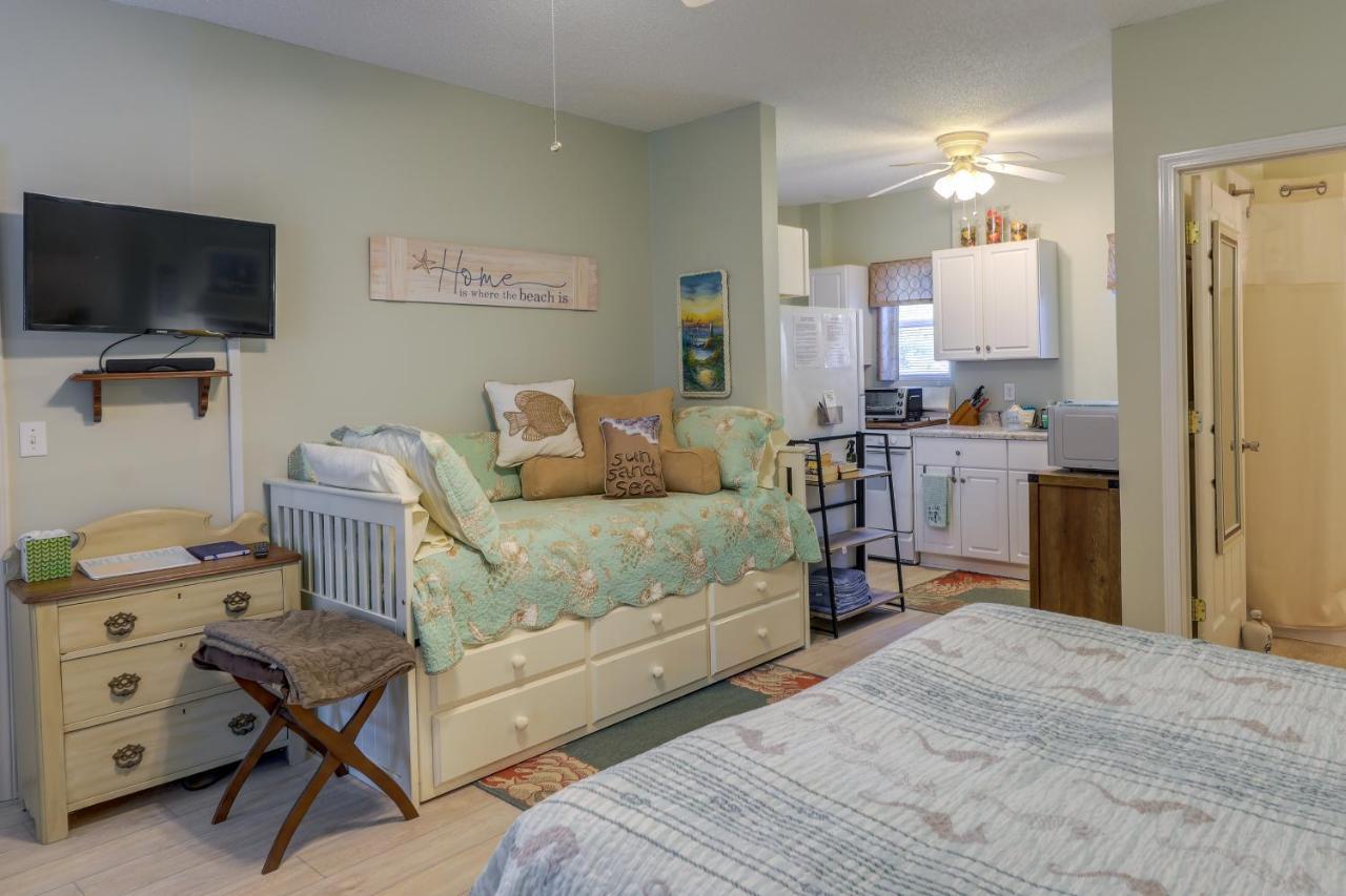 Sneads Ferry Vacation Rental Studio With Water Views Bagian luar foto