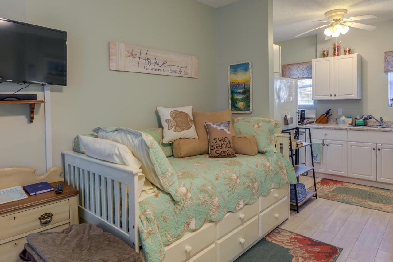 Sneads Ferry Vacation Rental Studio With Water Views Bagian luar foto
